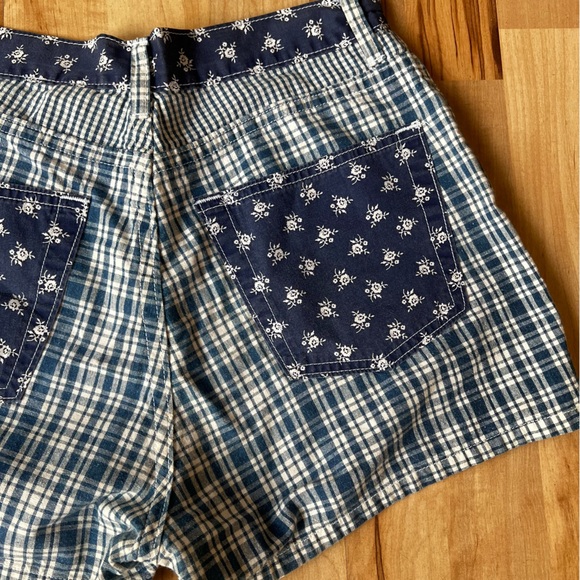 Vintage CottageCore Gingham Plaid Floral Cotton Shorts - Picture 5 of 8